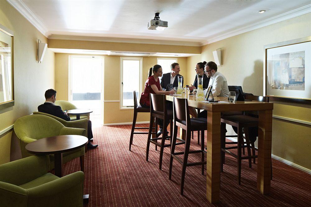 Delta Hotels By Marriott Peterborough Exteriör bild