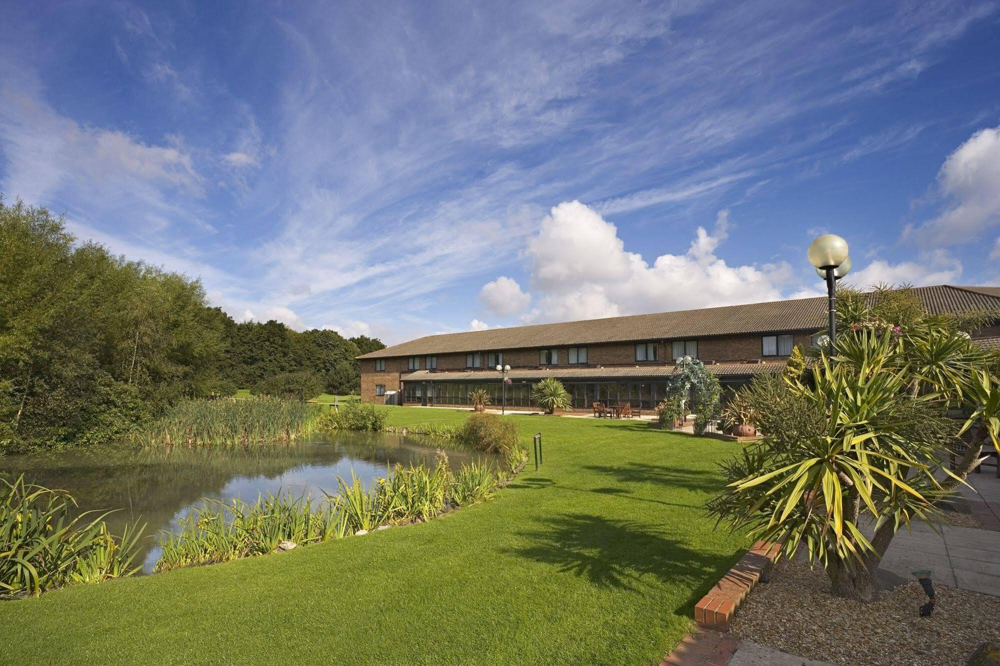 Delta Hotels By Marriott Peterborough Exteriör bild